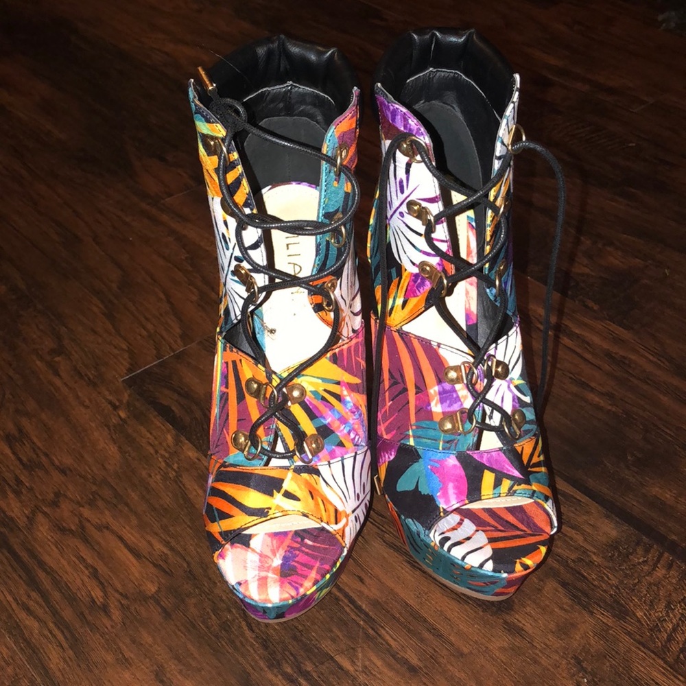 Gorgeous playful wedges never worn size 8.5